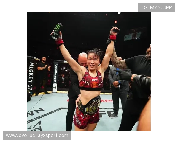UFC张伟丽力量训练成果显著——探秘冠军背后的坚韧与汗水