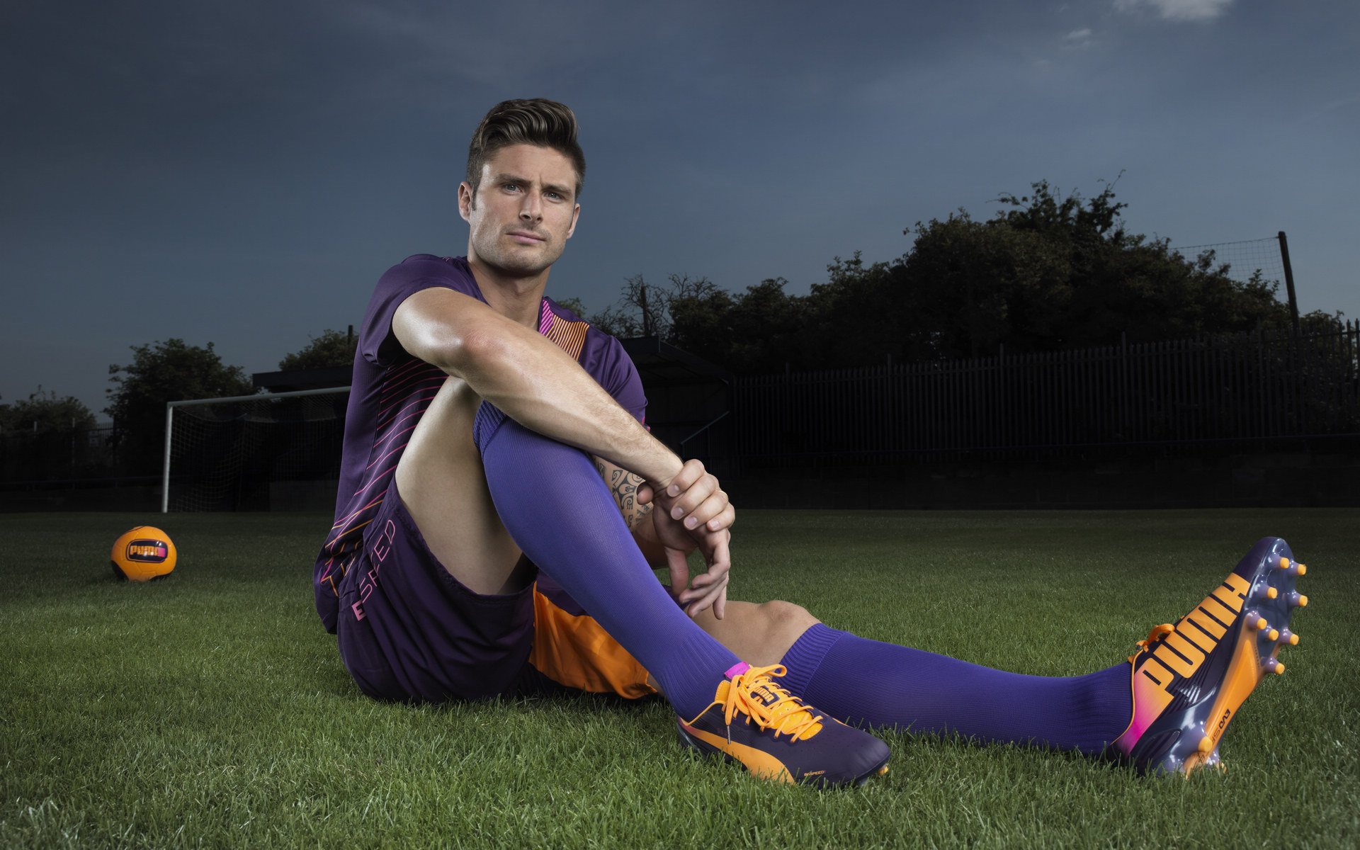 “激情无限:每一圈都燃烧的赛车热血”,激情燃烧岁月简谱